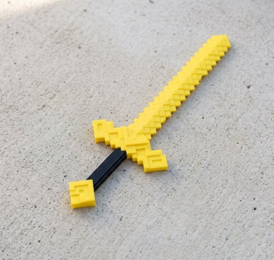 Sabie Pixelată Stil Minecraft (Sabie de Aur)